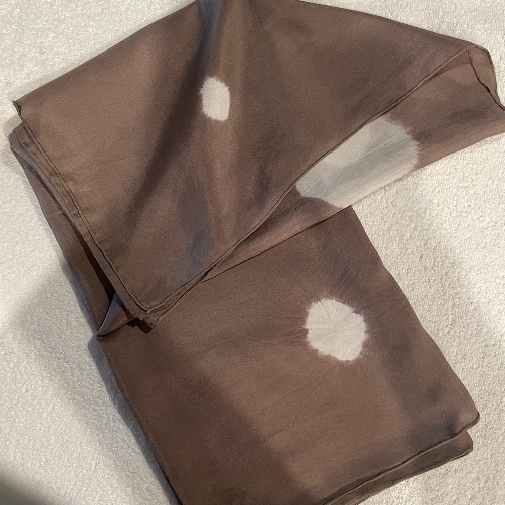 Beautiful Eileen Fisher Silk Shibori scarf. Beautiful taupe white spot accents.